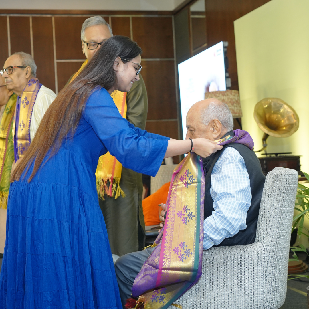 Prabha Khaitan Foundation - Local Crafts & Art - Ponnadai stole - Coimbatore used for felicitation in Aakhar Kolkata